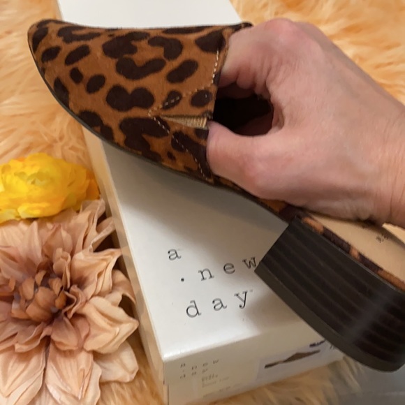 NEW! Codi Leopard Mule Slides - Picture 6 of 6